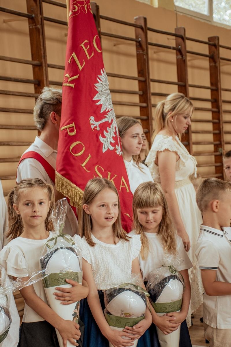 Zdjęcie w galerii na portalu naszwodzislaw.com: Wakacji nadszedł kres. W Wodzisławiu Śląskim zainaugurowano nowy rok szkolny [FOTO] wiadomości z regionu