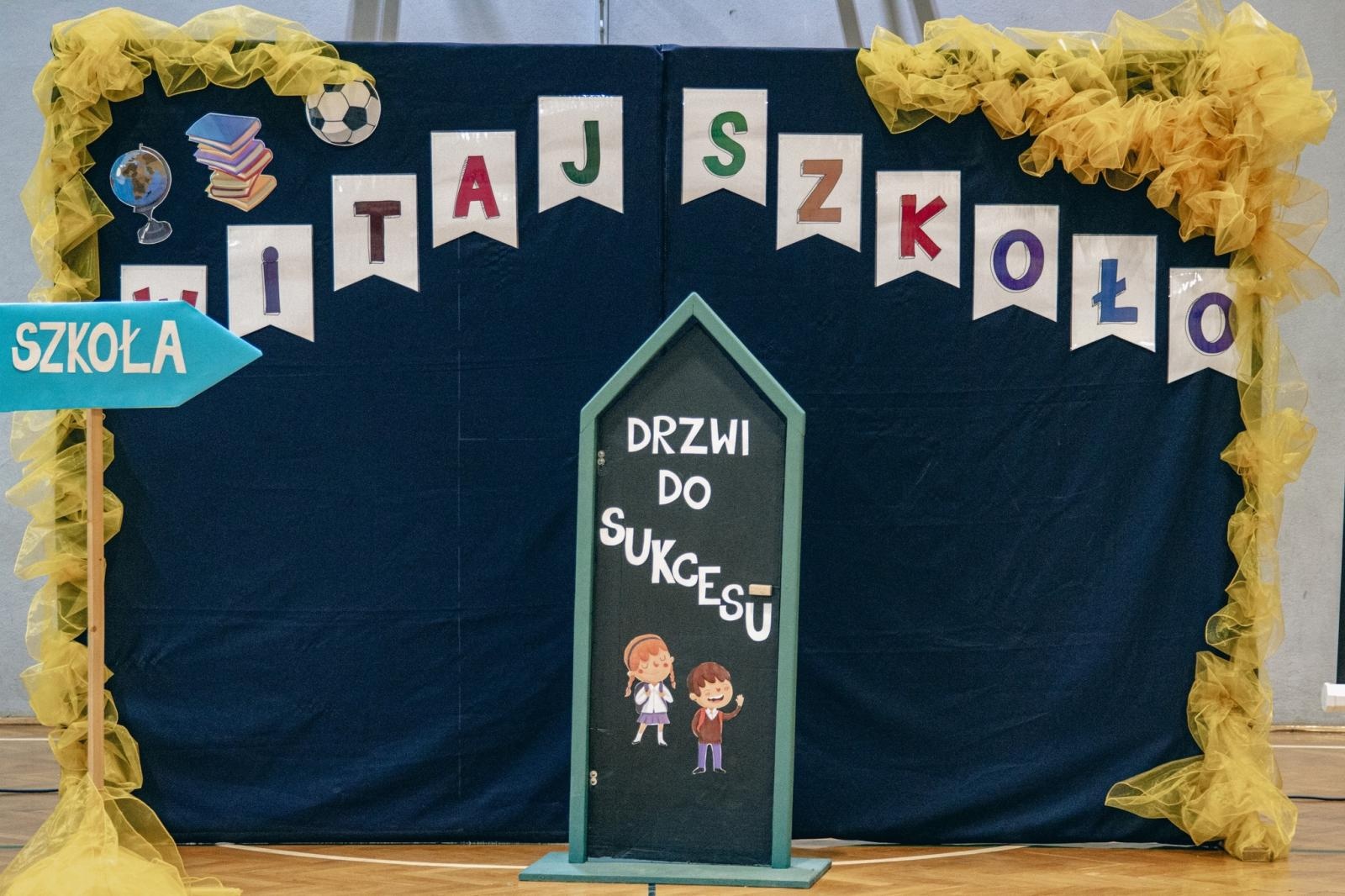 Zdjęcie w galerii na portalu naszwodzislaw.com: Wakacji nadszedł kres. W Wodzisławiu Śląskim zainaugurowano nowy rok szkolny [FOTO] wiadomości z regionu