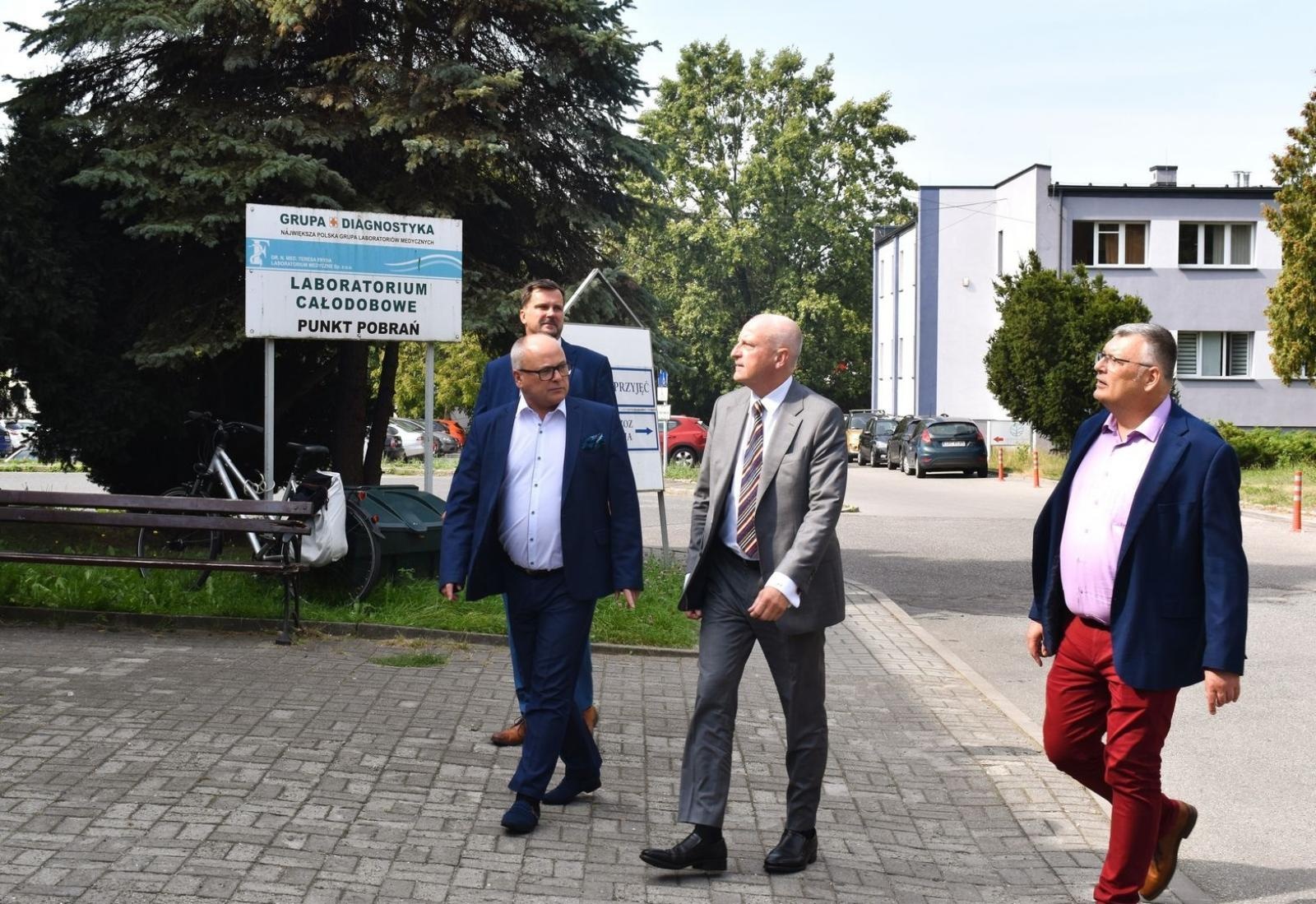 Zdjęcie w galerii na portalu naszwodzislaw.com: Wiceminister zdrowia z wizytą w Powiecie Wodzisławskim wiadomości z regionu