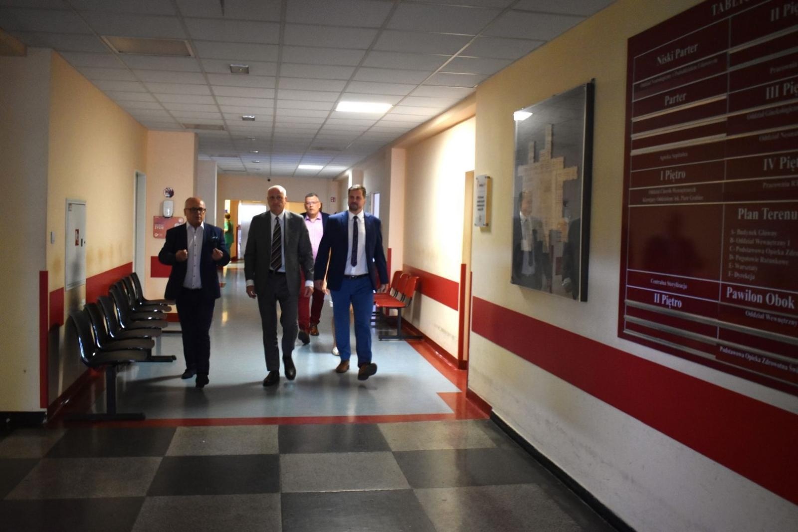 Zdjęcie w galerii na portalu naszwodzislaw.com: Wiceminister zdrowia z wizytą w Powiecie Wodzisławskim wiadomości z regionu