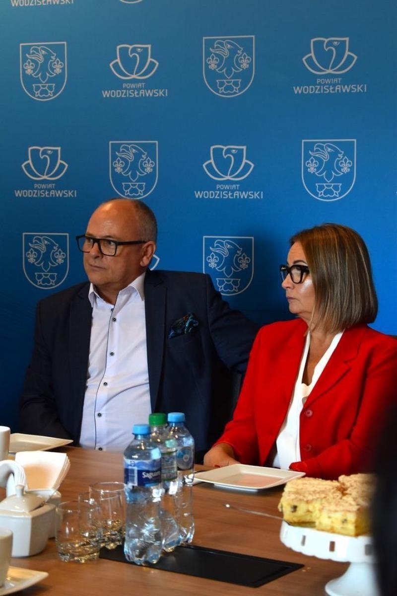 Zdjęcie w galerii na portalu naszwodzislaw.com: Wiceminister zdrowia z wizytą w Powiecie Wodzisławskim wiadomości z regionu