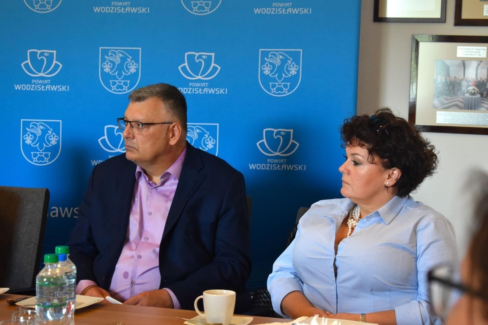 Zdjęcie w galerii na portalu naszwodzislaw.com: Wiceminister zdrowia z wizytą w Powiecie Wodzisławskim wiadomości z regionu