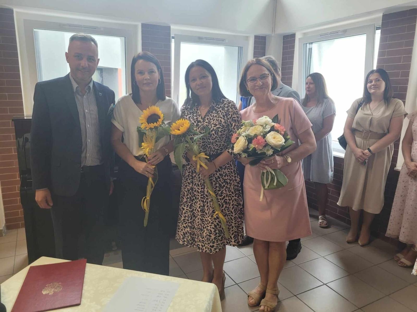 Zdjęcie w galerii na portalu naszwodzislaw.com: Nowy rok szkolny dla ponad tysiąca uczniów i przedszkolaków w Gminie Mszana wiadomości z regionu