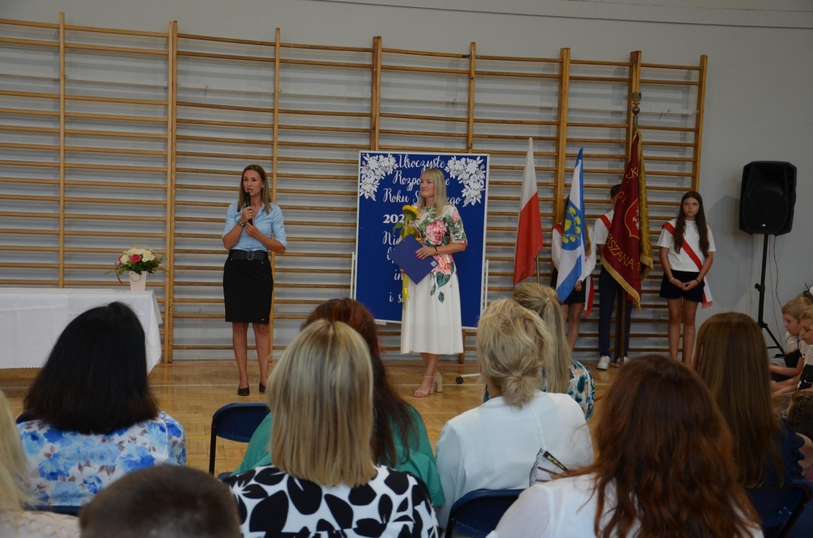 Zdjęcie w galerii na portalu naszwodzislaw.com: Nowy rok szkolny dla ponad tysiąca uczniów i przedszkolaków w Gminie Mszana wiadomości z regionu