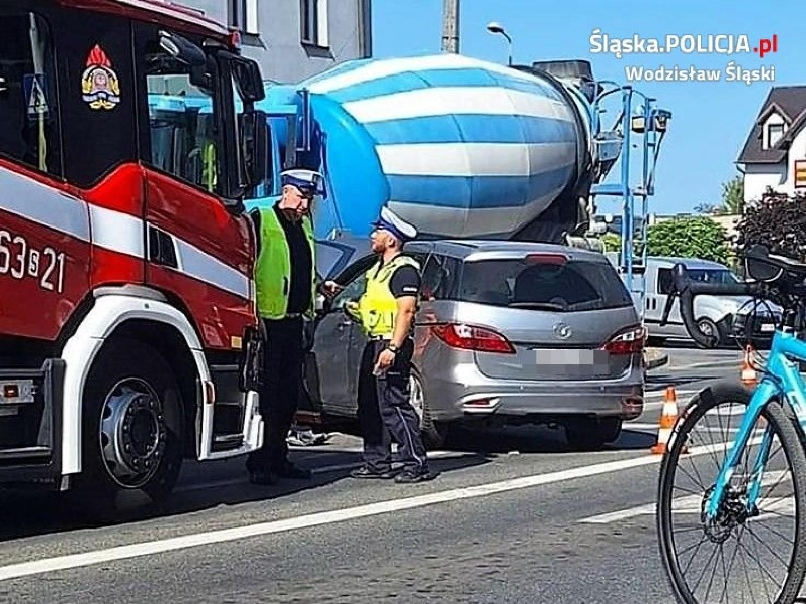 Zdjęcie w galerii na portalu naszwodzislaw.com: Kolizja trzech samochodów w Rydułtowach wiadomości z regionu