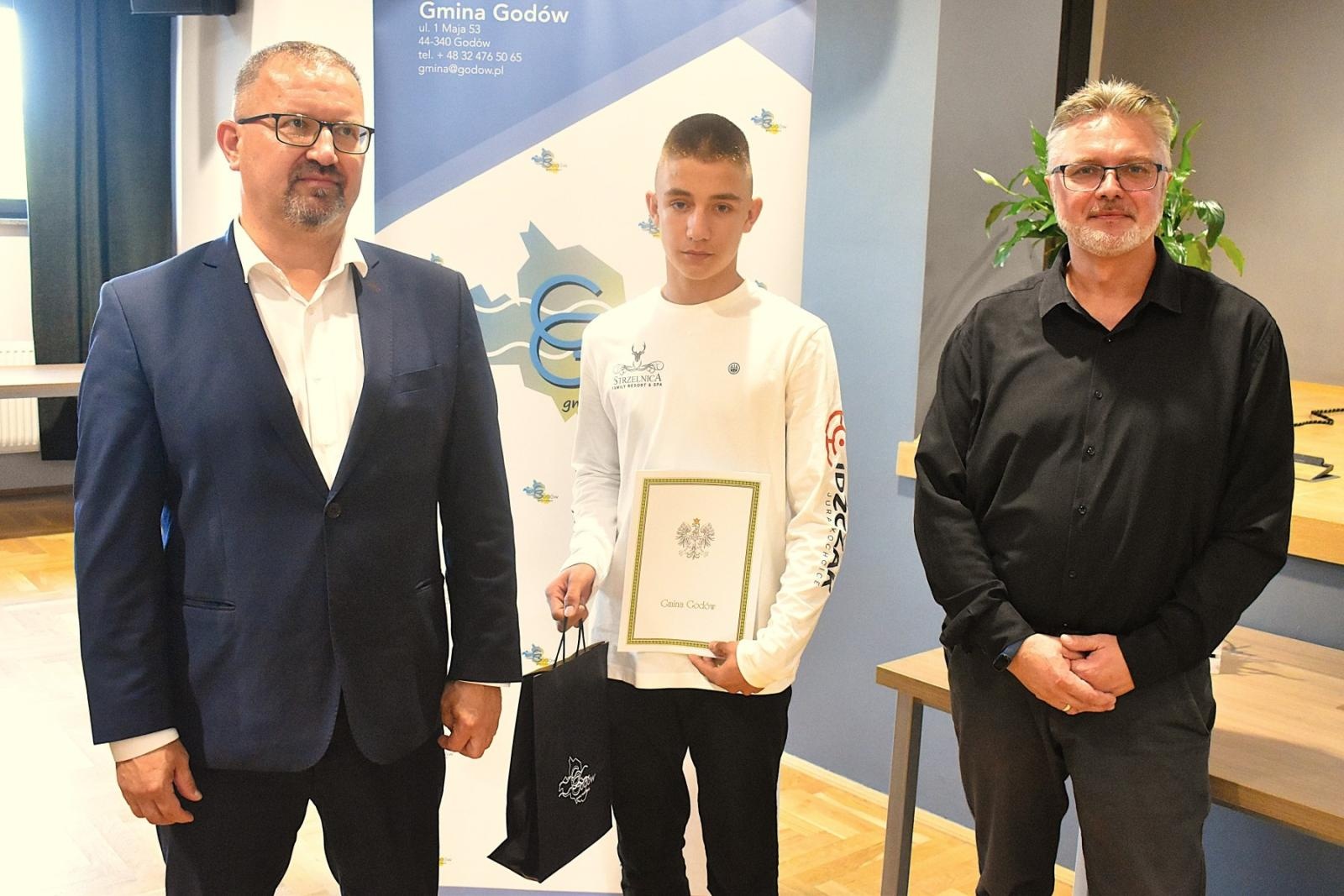 Zdjęcie w galerii na portalu naszwodzislaw.com: Poznajcie najlepszych uczniów i sportowców w Gminie Godów [FOTO] wiadomości z regionu