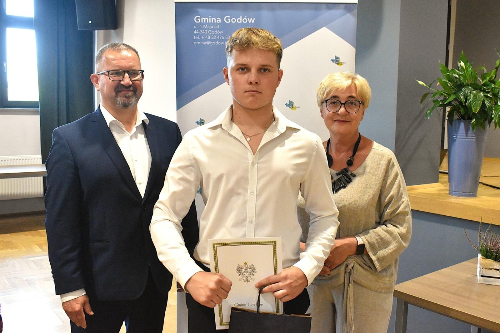 Zdjęcie w galerii na portalu naszwodzislaw.com: Poznajcie najlepszych uczniów i sportowców w Gminie Godów [FOTO] wiadomości z regionu
