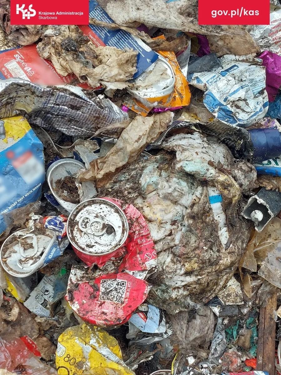 Zdjęcie w galerii na portalu naszwodzislaw.com: Miszmasz odpadów na A4. KAS zatrzymała nielegalny transport z Niemiec wiadomości z regionu