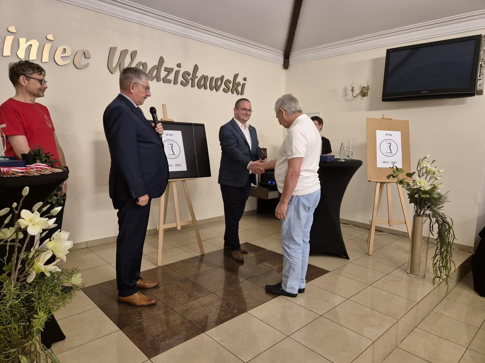 Zdjęcie w galerii na portalu naszwodzislaw.com: Turniej szachowy na X-lecie UKS Baszta [FOTO] wiadomości z regionu