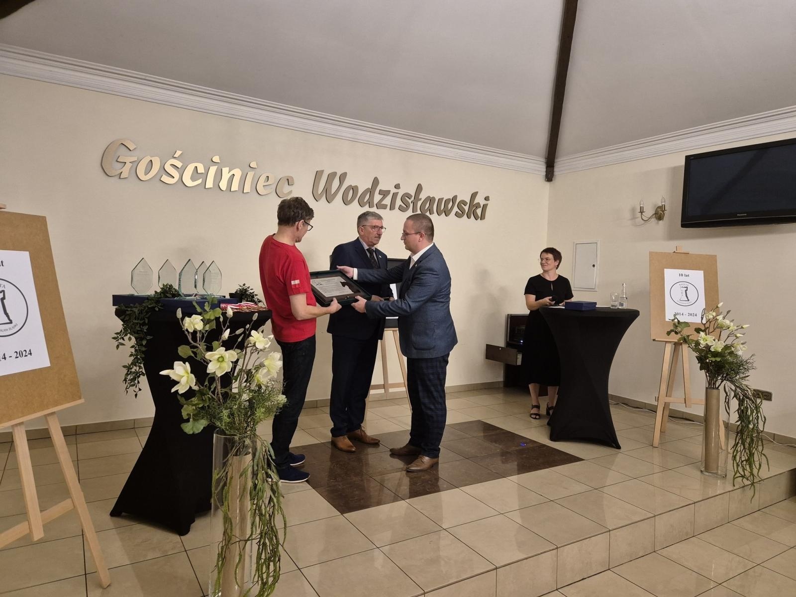 Zdjęcie w galerii na portalu naszwodzislaw.com: Turniej szachowy na X-lecie UKS Baszta [FOTO] wiadomości z regionu