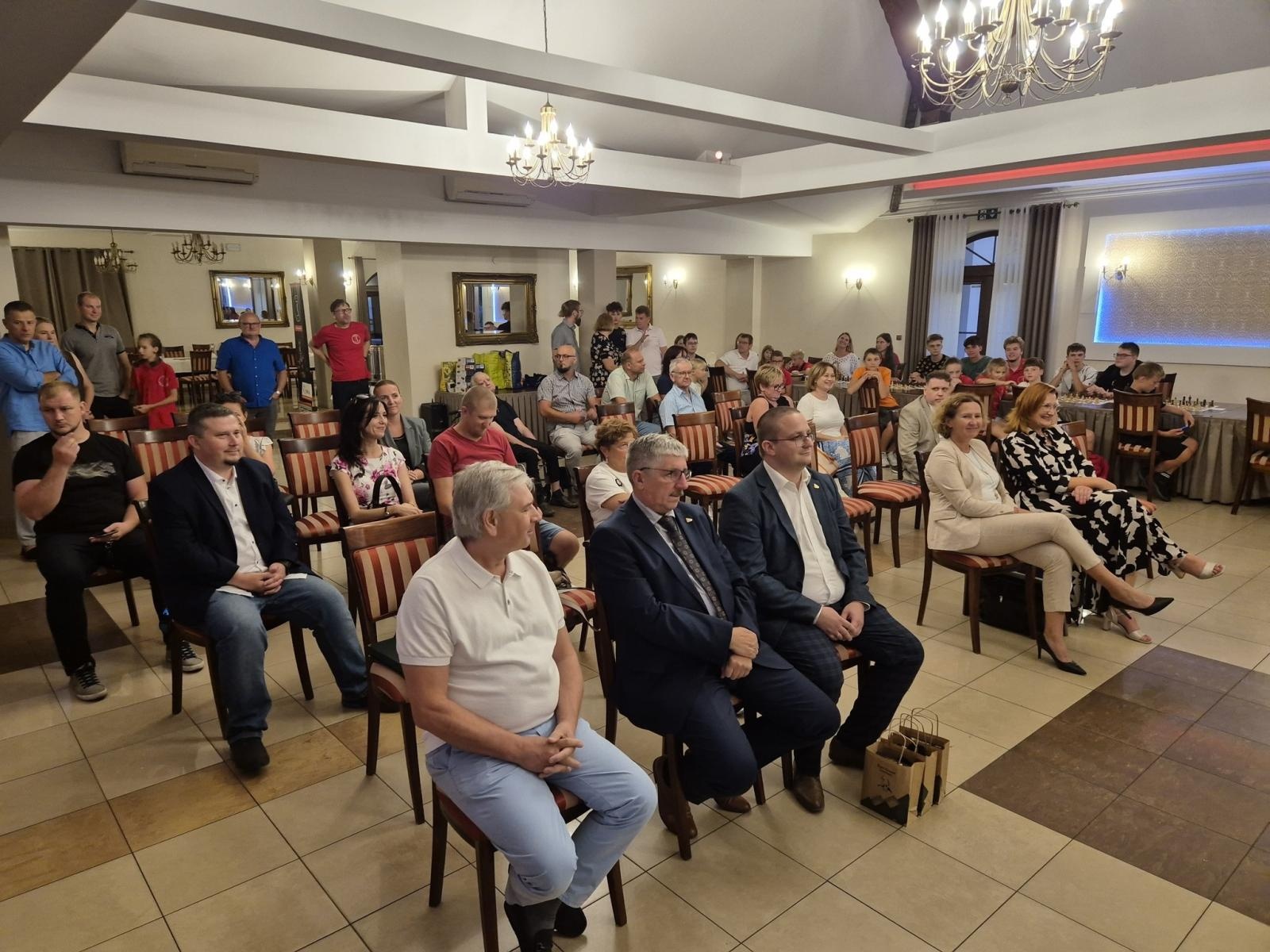 Zdjęcie w galerii na portalu naszwodzislaw.com: Turniej szachowy na X-lecie UKS Baszta [FOTO] wiadomości z regionu