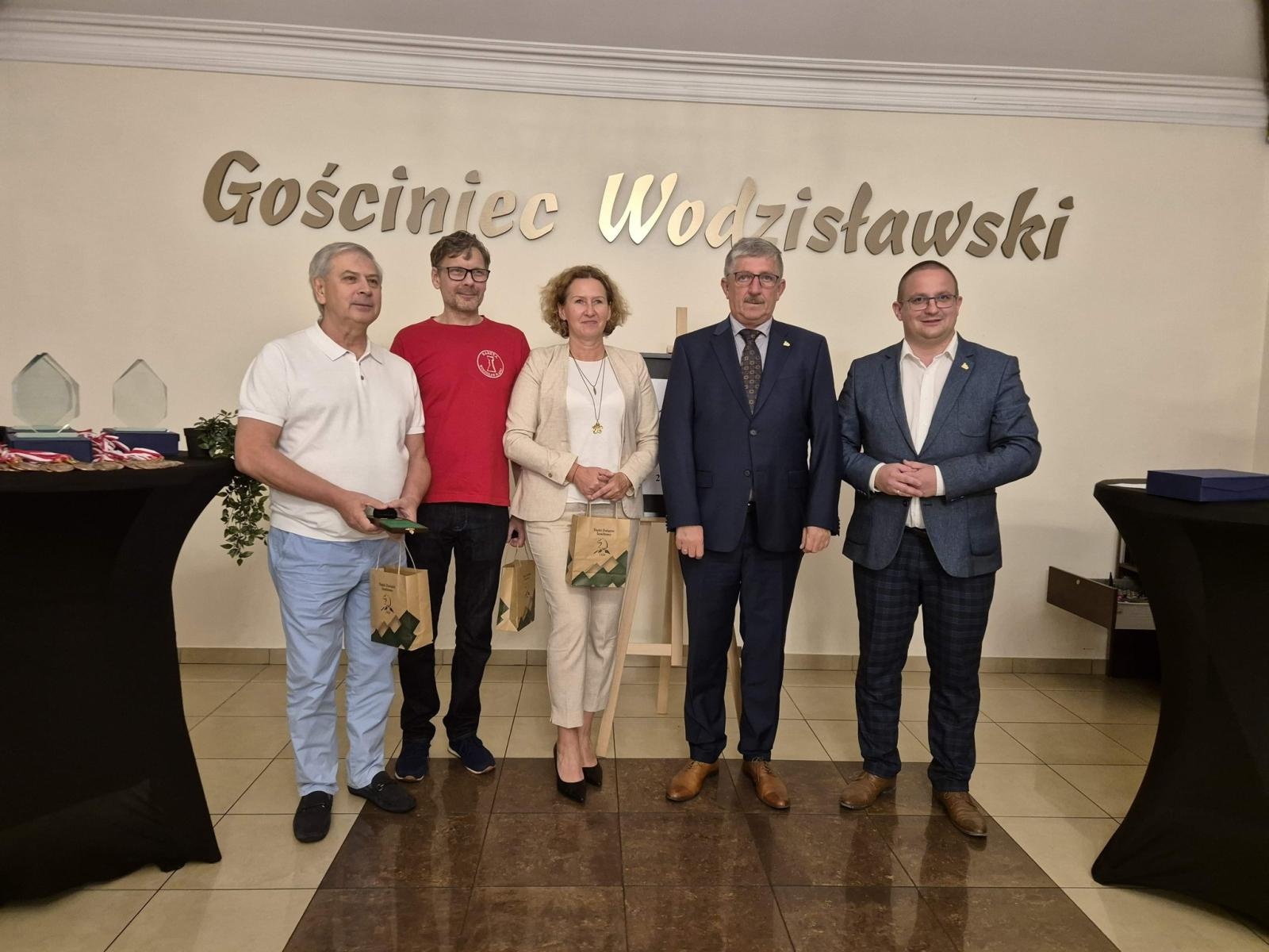 Zdjęcie w galerii na portalu naszwodzislaw.com: Turniej szachowy na X-lecie UKS Baszta [FOTO] wiadomości z regionu