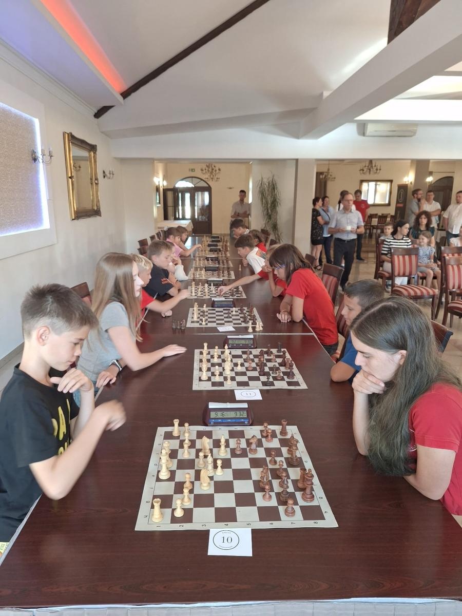 Zdjęcie w galerii na portalu naszwodzislaw.com: Turniej szachowy na X-lecie UKS Baszta [FOTO] wiadomości z regionu