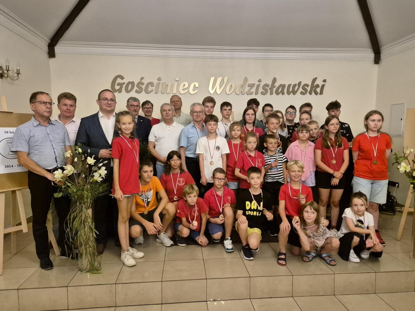 Zdjęcie w galerii na portalu naszwodzislaw.com: Turniej szachowy na X-lecie UKS Baszta [FOTO] wiadomości z regionu