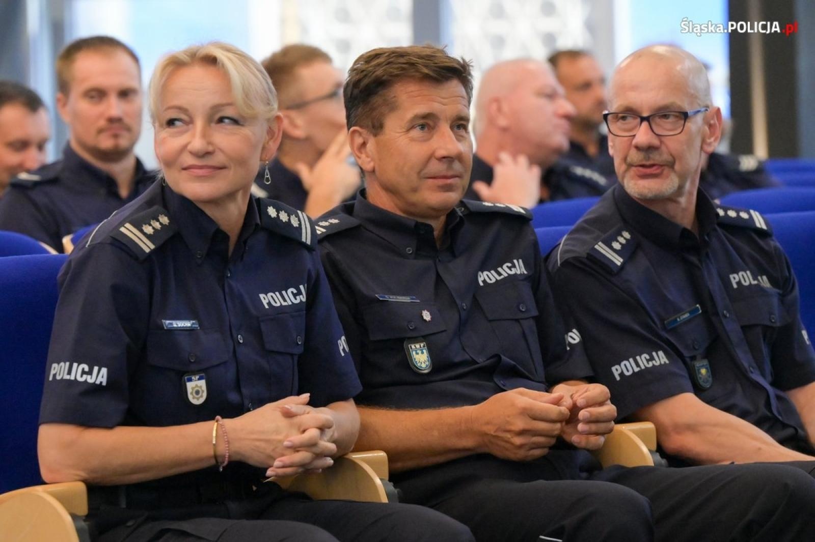 Zdjęcie w galerii na portalu naszwodzislaw.com: Policjant z KPP Wodzisław Śląski najlepszym dzielnicowym na Śląsku wiadomości z regionu