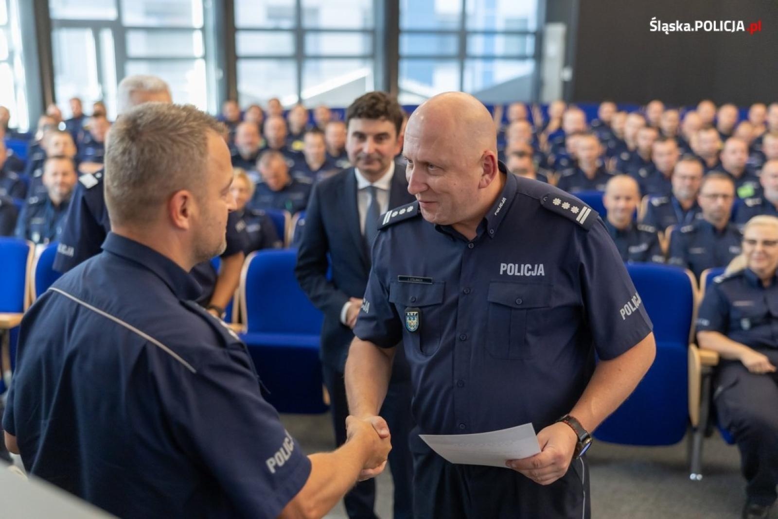 Zdjęcie w galerii na portalu naszwodzislaw.com: Policjant z KPP Wodzisław Śląski najlepszym dzielnicowym na Śląsku wiadomości z regionu