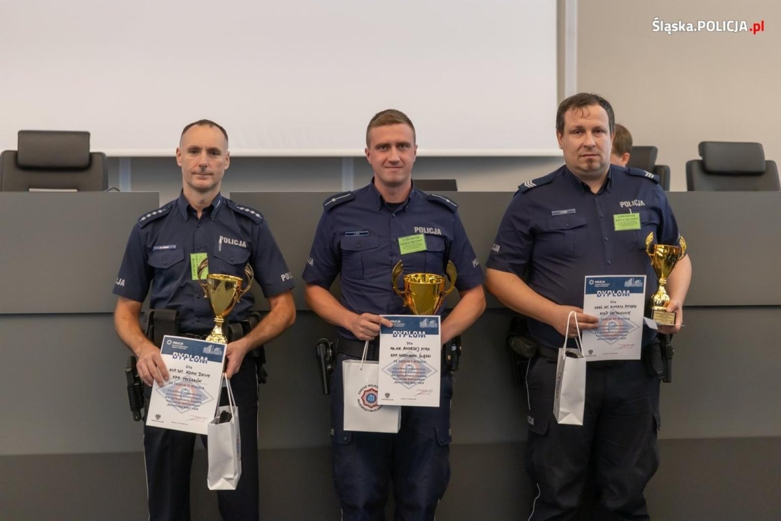 Zdjęcie w galerii na portalu naszwodzislaw.com: Policjant z KPP Wodzisław Śląski najlepszym dzielnicowym na Śląsku wiadomości z regionu