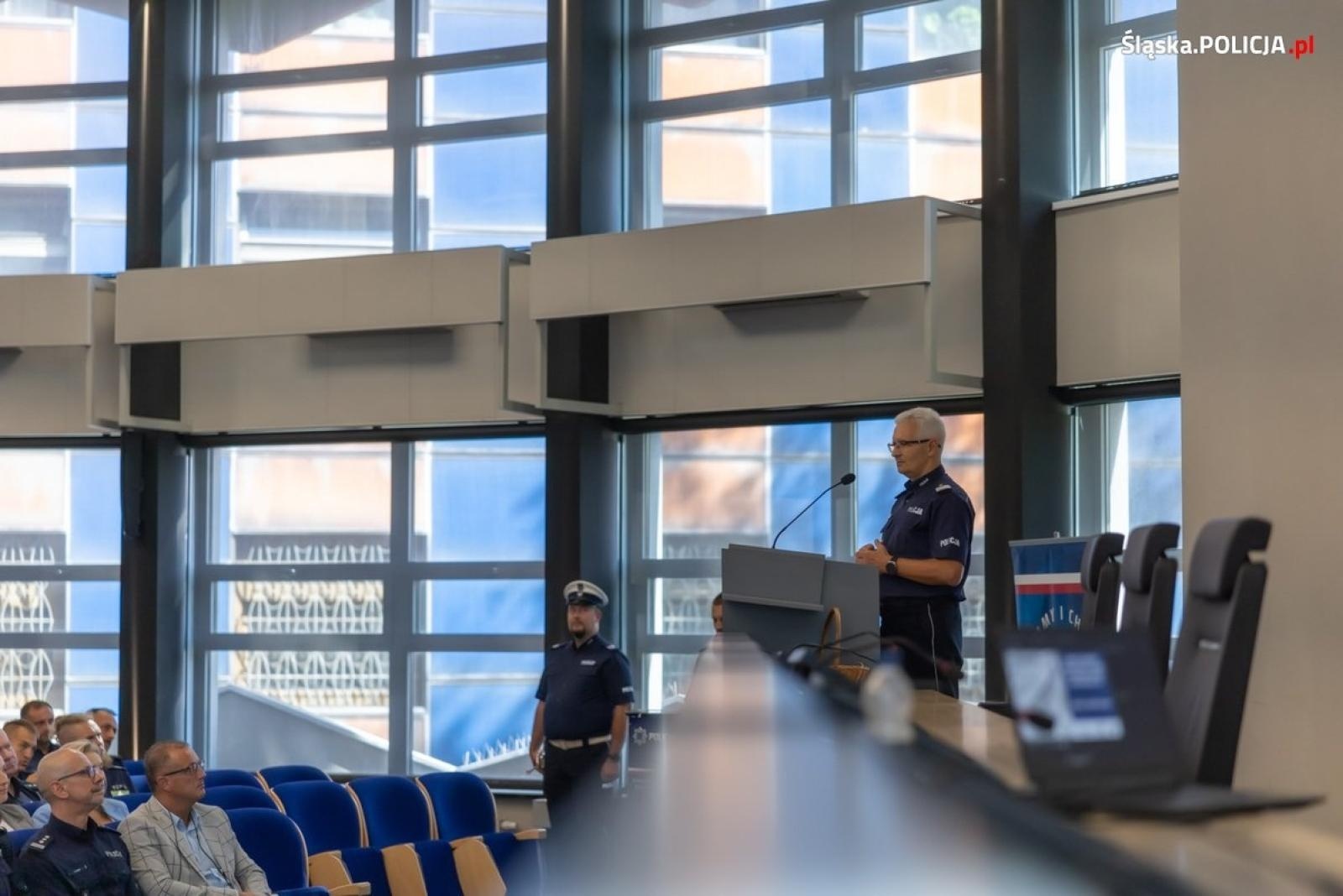 Zdjęcie w galerii na portalu naszwodzislaw.com: Policjant z KPP Wodzisław Śląski najlepszym dzielnicowym na Śląsku wiadomości z regionu