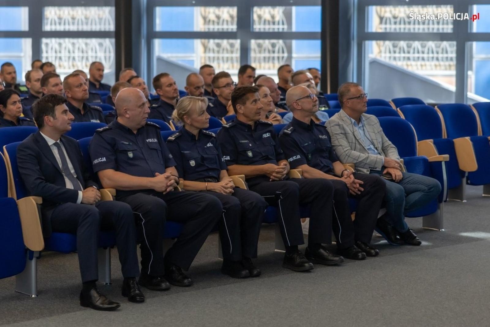 Zdjęcie w galerii na portalu naszwodzislaw.com: Policjant z KPP Wodzisław Śląski najlepszym dzielnicowym na Śląsku wiadomości z regionu