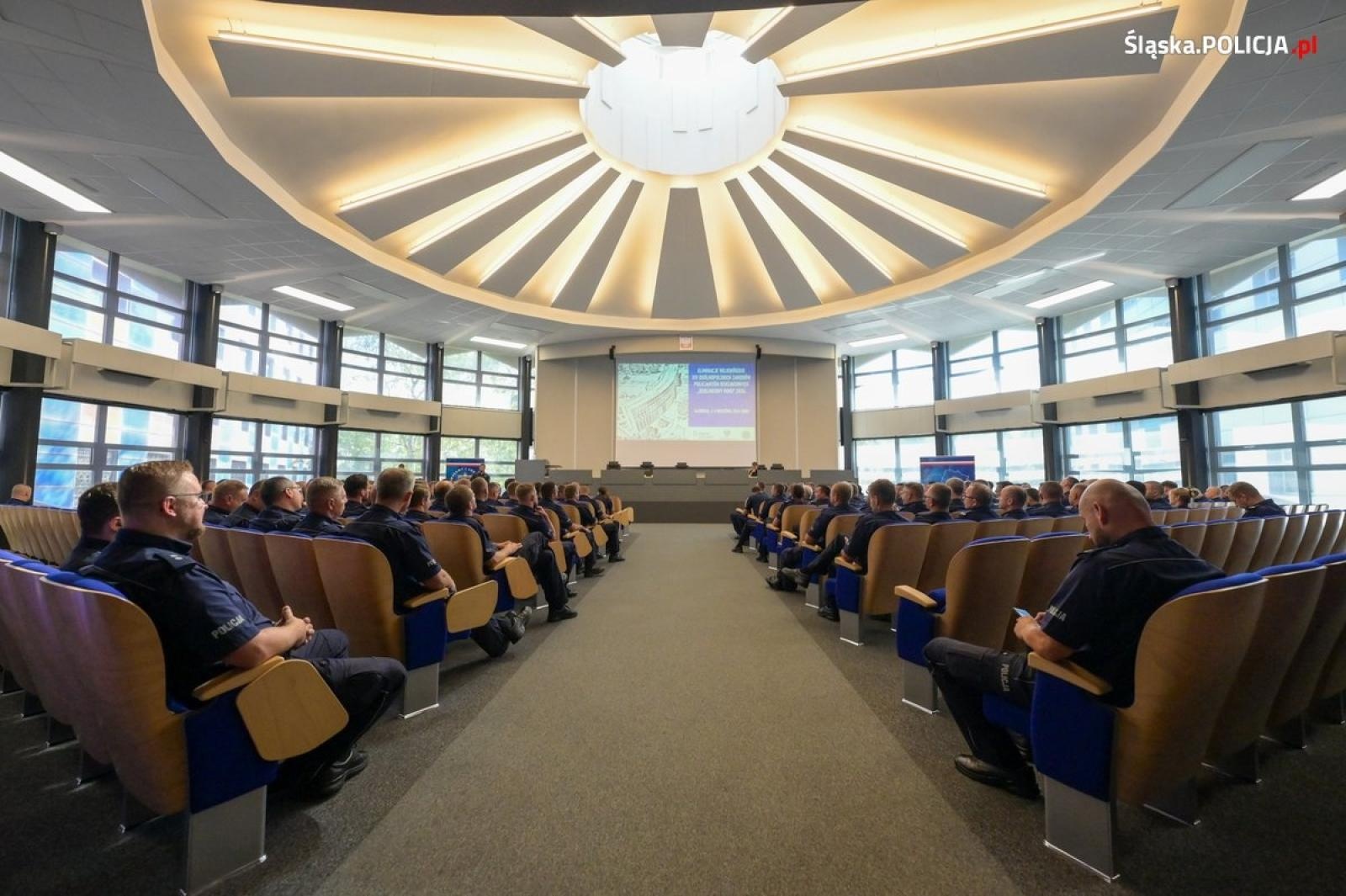 Zdjęcie w galerii na portalu naszwodzislaw.com: Policjant z KPP Wodzisław Śląski najlepszym dzielnicowym na Śląsku wiadomości z regionu