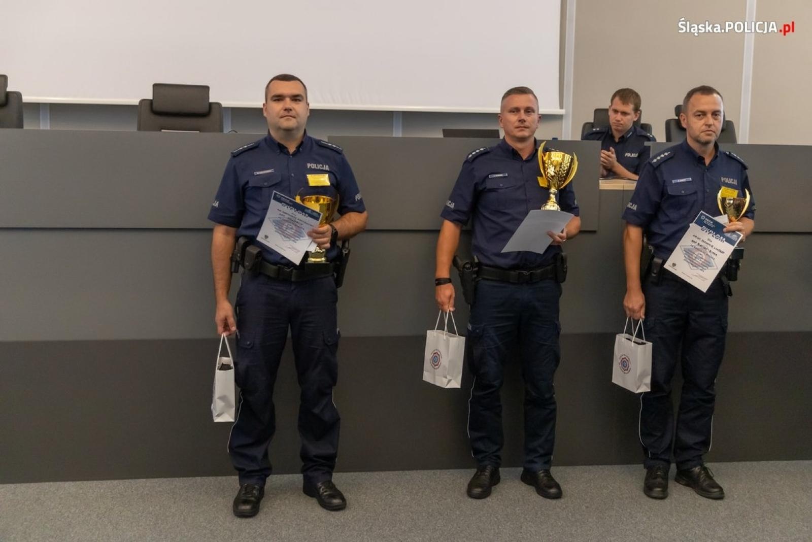 Zdjęcie w galerii na portalu naszwodzislaw.com: Policjant z KPP Wodzisław Śląski najlepszym dzielnicowym na Śląsku wiadomości z regionu