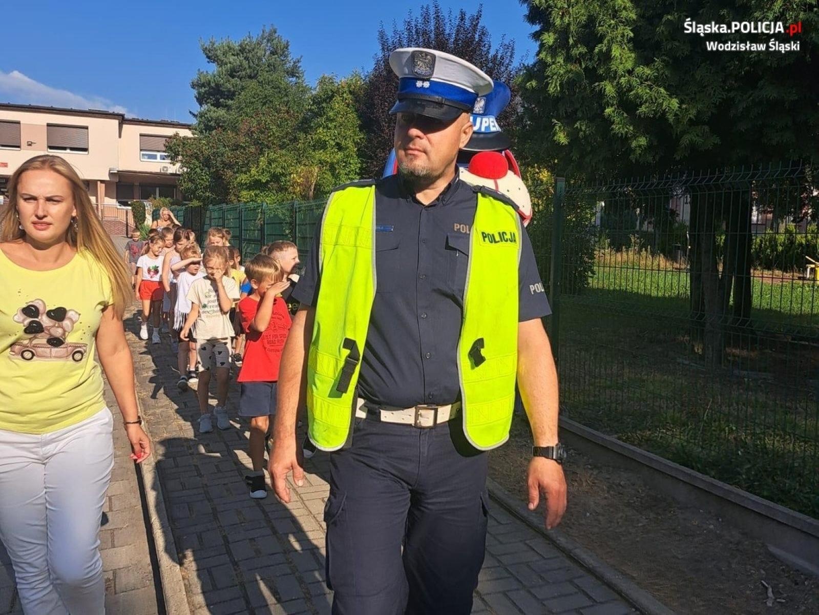 Zdjęcie w galerii na portalu naszwodzislaw.com: Intensywne działania wodzisławskich policjantów w placówkach oświatowych wiadomości z regionu