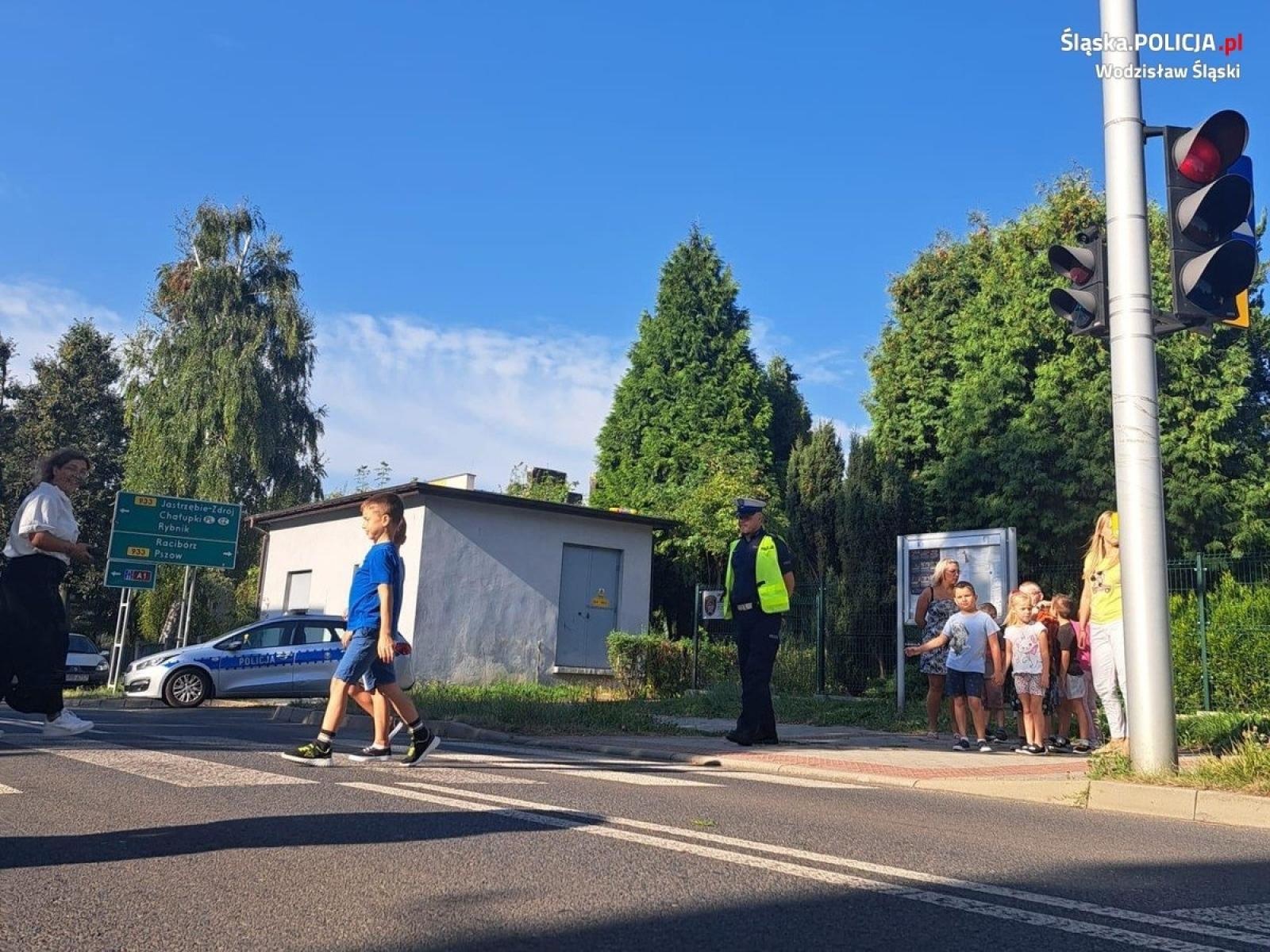 Zdjęcie w galerii na portalu naszwodzislaw.com: Intensywne działania wodzisławskich policjantów w placówkach oświatowych wiadomości z regionu
