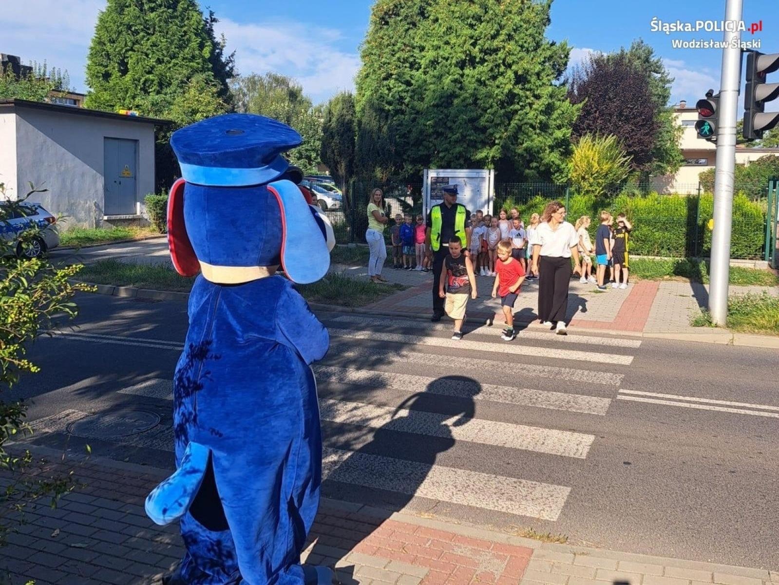 Zdjęcie w galerii na portalu naszwodzislaw.com: Intensywne działania wodzisławskich policjantów w placówkach oświatowych wiadomości z regionu