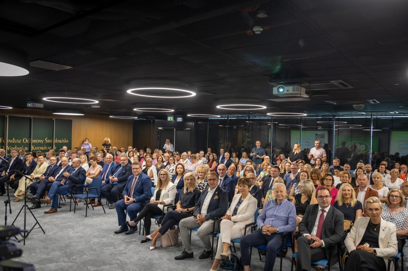 Zdjęcie w galerii na portalu naszwodzislaw.com: Wodzisławska SP15 będzie miała Ekopracownię pod chmurką wiadomości z regionu