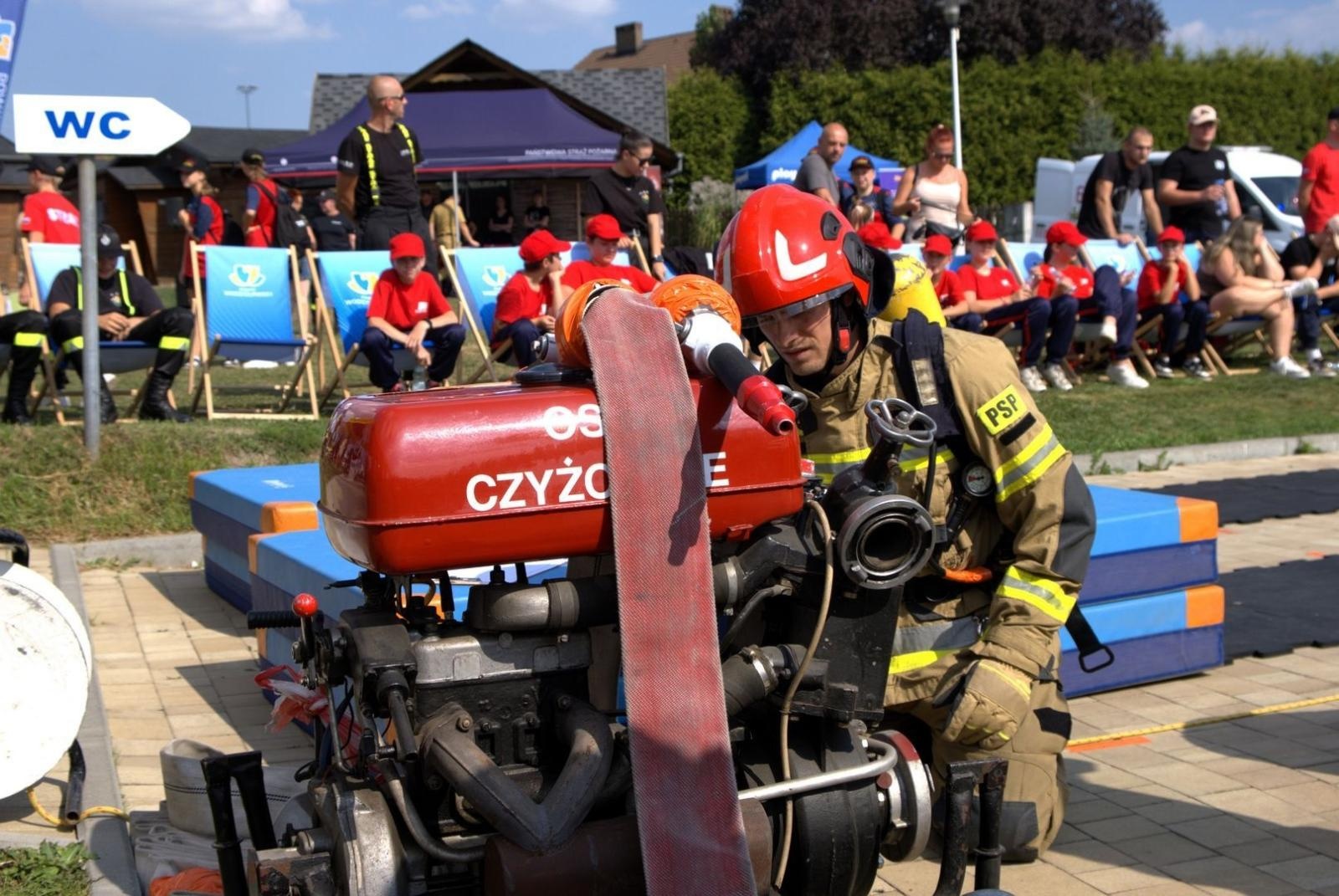Zdjęcie w galerii na portalu naszwodzislaw.com: Strażacka walka o tytuł najtwardszych w powiecie wodzisławskim [FOTO] wiadomości z regionu