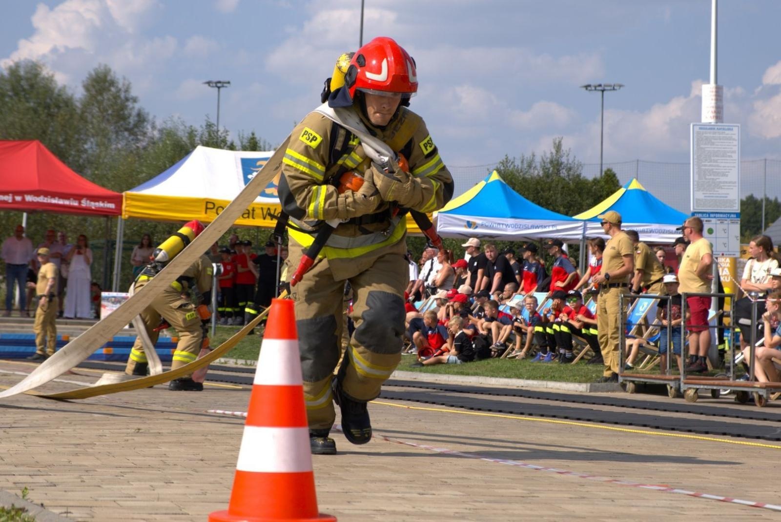 Zdjęcie w galerii na portalu naszwodzislaw.com: Strażacka walka o tytuł najtwardszych w powiecie wodzisławskim [FOTO] wiadomości z regionu