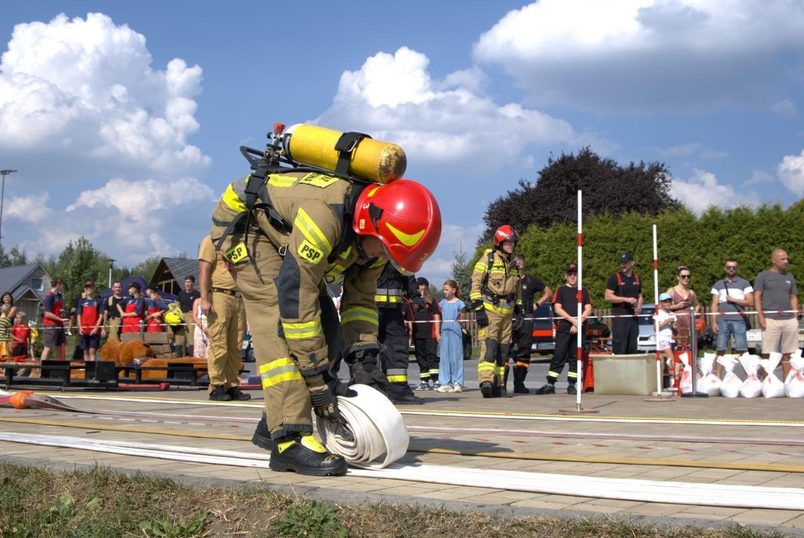 Zdjęcie w galerii na portalu naszwodzislaw.com: Strażacka walka o tytuł najtwardszych w powiecie wodzisławskim [FOTO] wiadomości z regionu