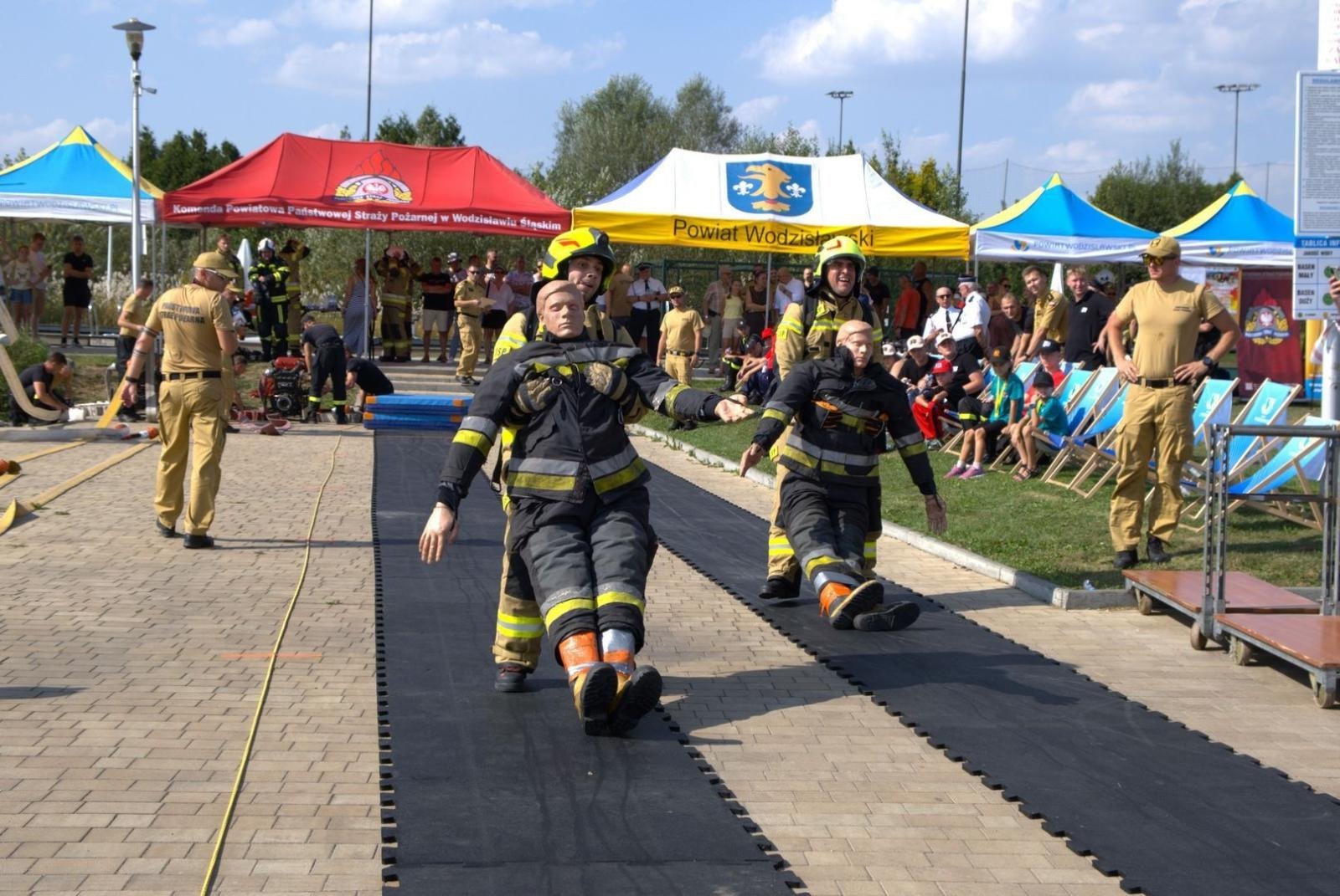 Zdjęcie w galerii na portalu naszwodzislaw.com: Strażacka walka o tytuł najtwardszych w powiecie wodzisławskim [FOTO] wiadomości z regionu