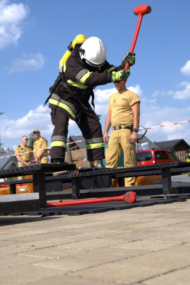 Zdjęcie w galerii na portalu naszwodzislaw.com: Strażacka walka o tytuł najtwardszych w powiecie wodzisławskim [FOTO] wiadomości z regionu