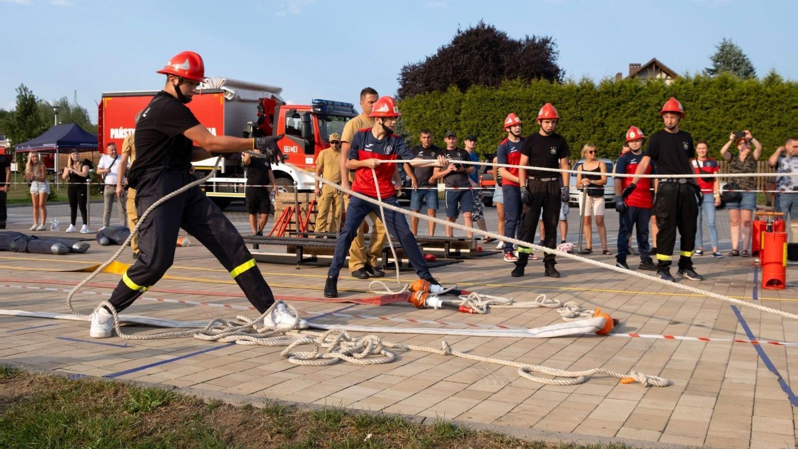 Zdjęcie w galerii na portalu naszwodzislaw.com: Strażacka walka o tytuł najtwardszych w powiecie wodzisławskim [FOTO] wiadomości z regionu