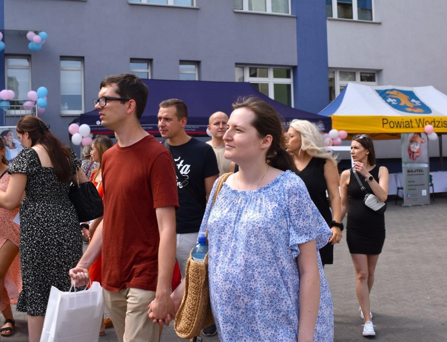 Zdjęcie w galerii na portalu naszwodzislaw.com: Tłumy na dniu otwartym Wodzisławskiej Porodówki [FOTO] wiadomości z regionu