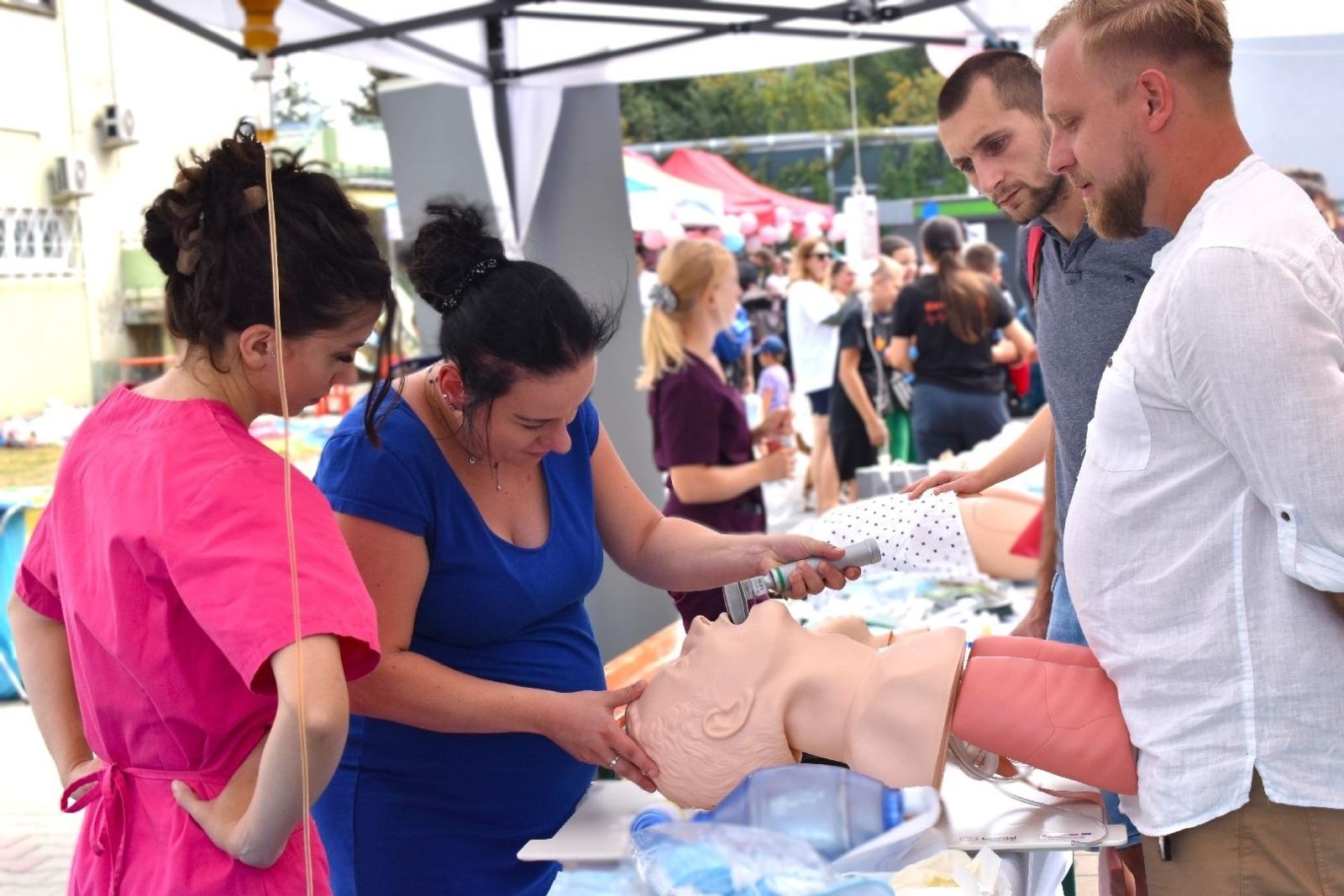 Zdjęcie w galerii na portalu naszwodzislaw.com: Tłumy na dniu otwartym Wodzisławskiej Porodówki [FOTO] wiadomości z regionu
