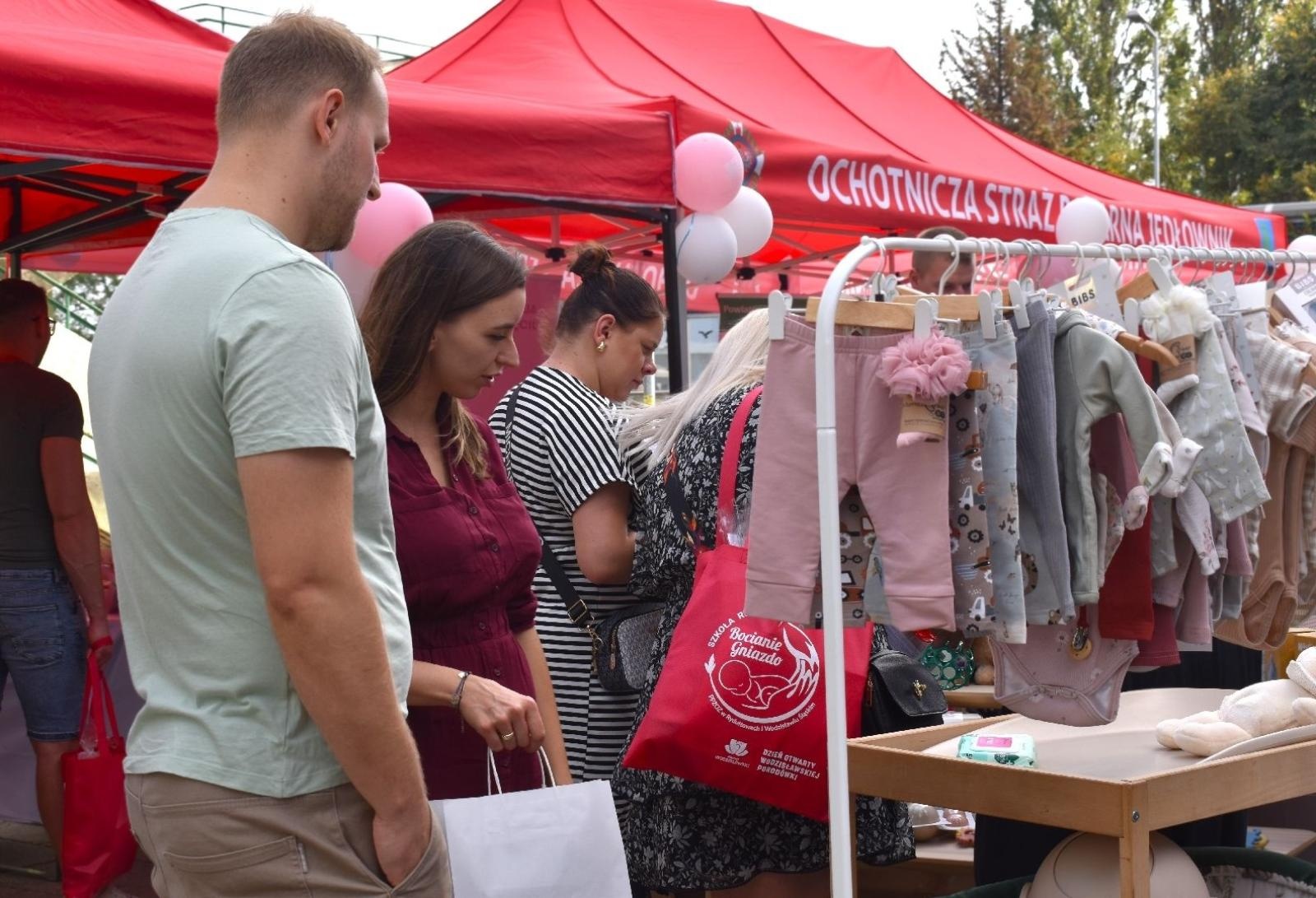 Zdjęcie w galerii na portalu naszwodzislaw.com: Tłumy na dniu otwartym Wodzisławskiej Porodówki [FOTO] wiadomości z regionu