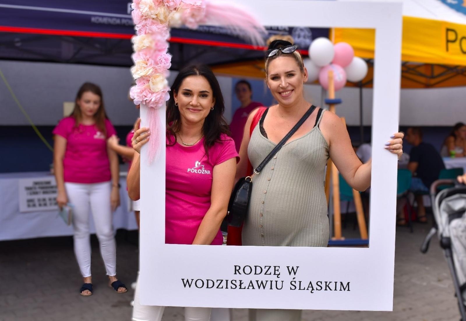 Zdjęcie w galerii na portalu naszwodzislaw.com: Tłumy na dniu otwartym Wodzisławskiej Porodówki [FOTO] wiadomości z regionu