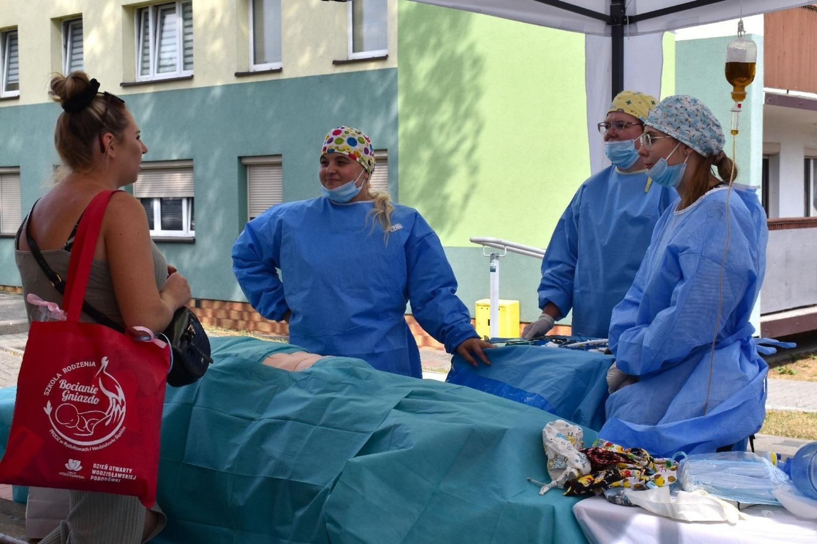 Zdjęcie w galerii na portalu naszwodzislaw.com: Tłumy na dniu otwartym Wodzisławskiej Porodówki [FOTO] wiadomości z regionu