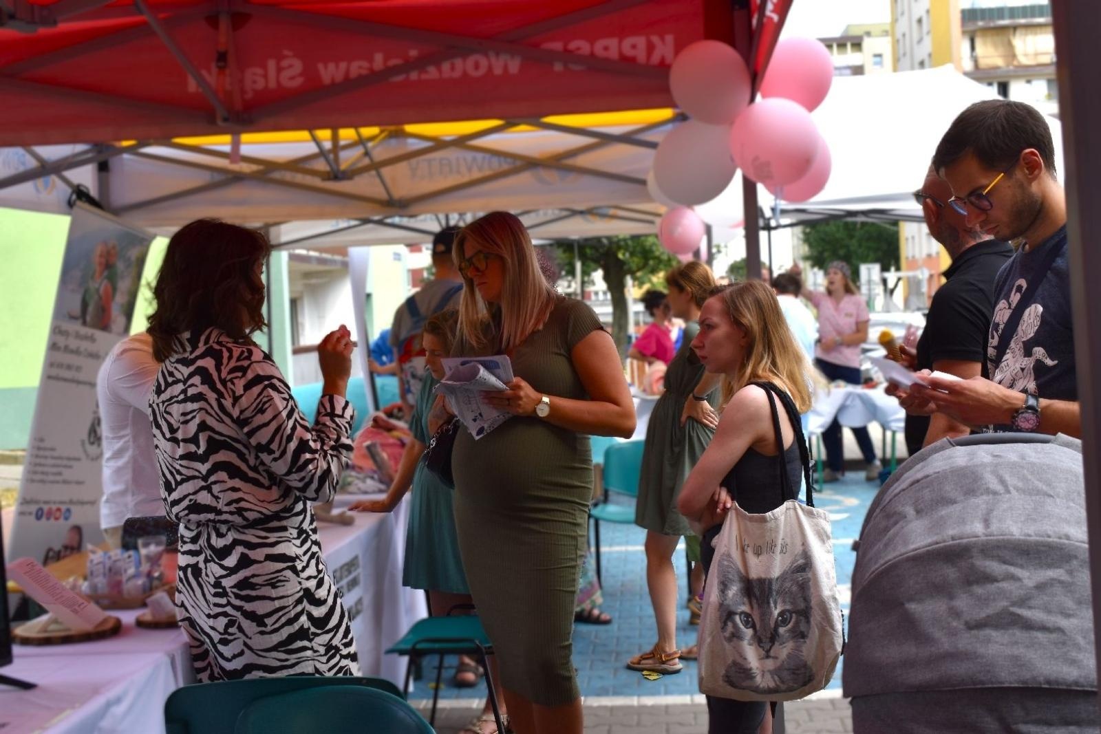 Zdjęcie w galerii na portalu naszwodzislaw.com: Tłumy na dniu otwartym Wodzisławskiej Porodówki [FOTO] wiadomości z regionu