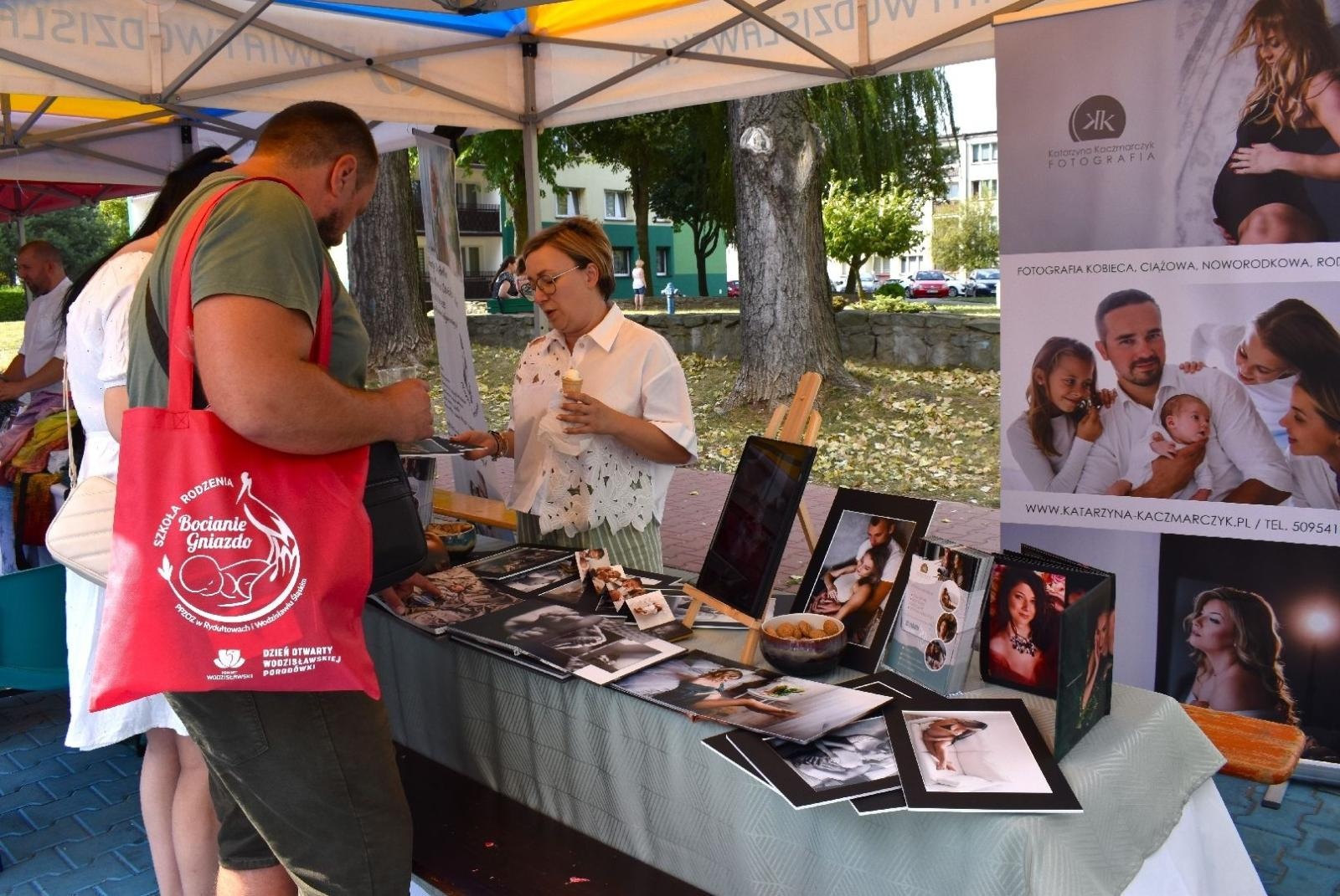 Zdjęcie w galerii na portalu naszwodzislaw.com: Tłumy na dniu otwartym Wodzisławskiej Porodówki [FOTO] wiadomości z regionu