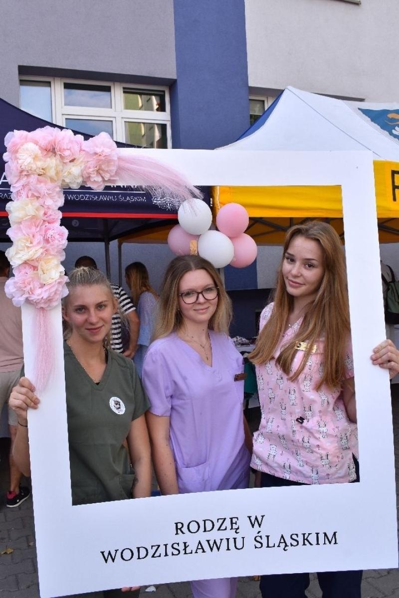 Zdjęcie w galerii na portalu naszwodzislaw.com: Tłumy na dniu otwartym Wodzisławskiej Porodówki [FOTO] wiadomości z regionu
