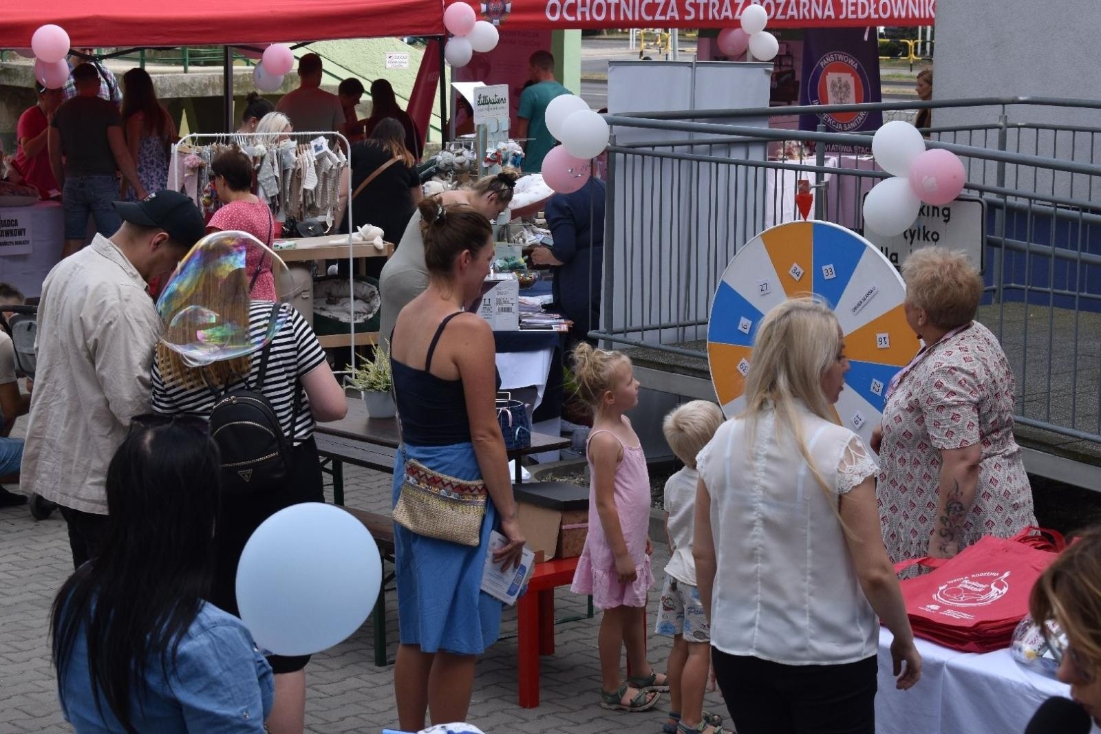 Zdjęcie w galerii na portalu naszwodzislaw.com: Tłumy na dniu otwartym Wodzisławskiej Porodówki [FOTO] wiadomości z regionu
