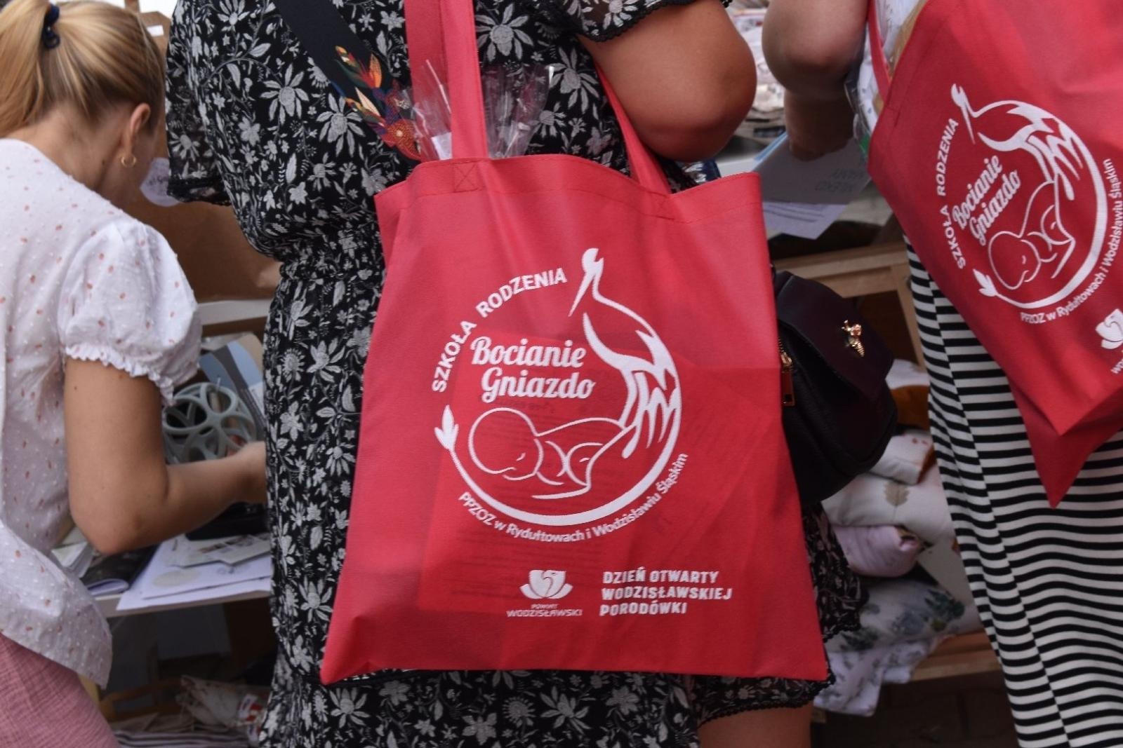 Zdjęcie w galerii na portalu naszwodzislaw.com: Tłumy na dniu otwartym Wodzisławskiej Porodówki [FOTO] wiadomości z regionu