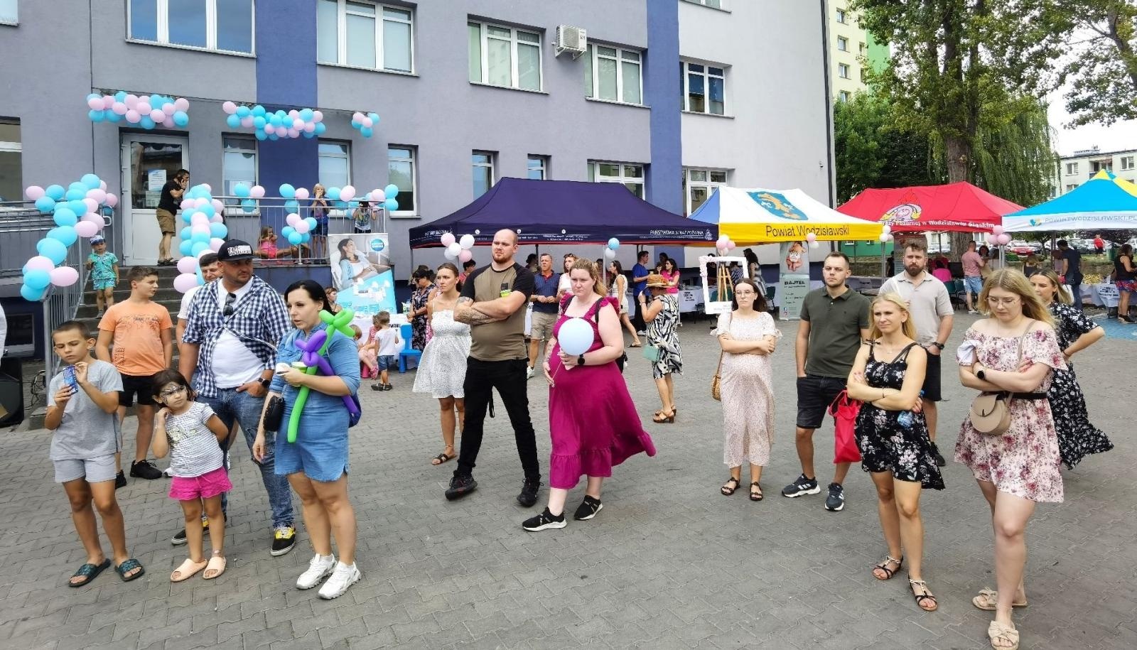 Zdjęcie w galerii na portalu naszwodzislaw.com: Tłumy na dniu otwartym Wodzisławskiej Porodówki [FOTO] wiadomości z regionu