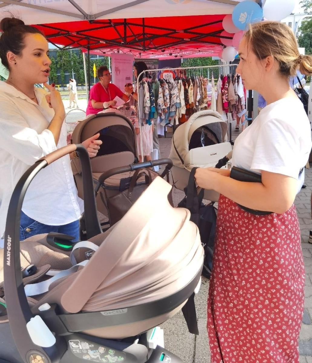 Zdjęcie w galerii na portalu naszwodzislaw.com: Tłumy na dniu otwartym Wodzisławskiej Porodówki [FOTO] wiadomości z regionu