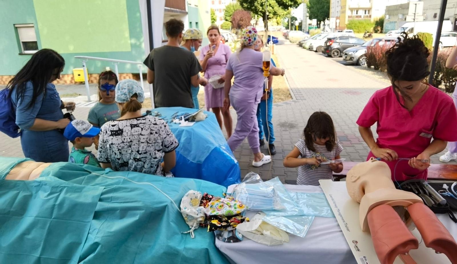 Zdjęcie w galerii na portalu naszwodzislaw.com: Tłumy na dniu otwartym Wodzisławskiej Porodówki [FOTO] wiadomości z regionu