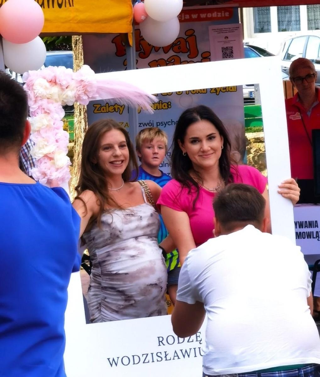 Zdjęcie w galerii na portalu naszwodzislaw.com: Tłumy na dniu otwartym Wodzisławskiej Porodówki [FOTO] wiadomości z regionu