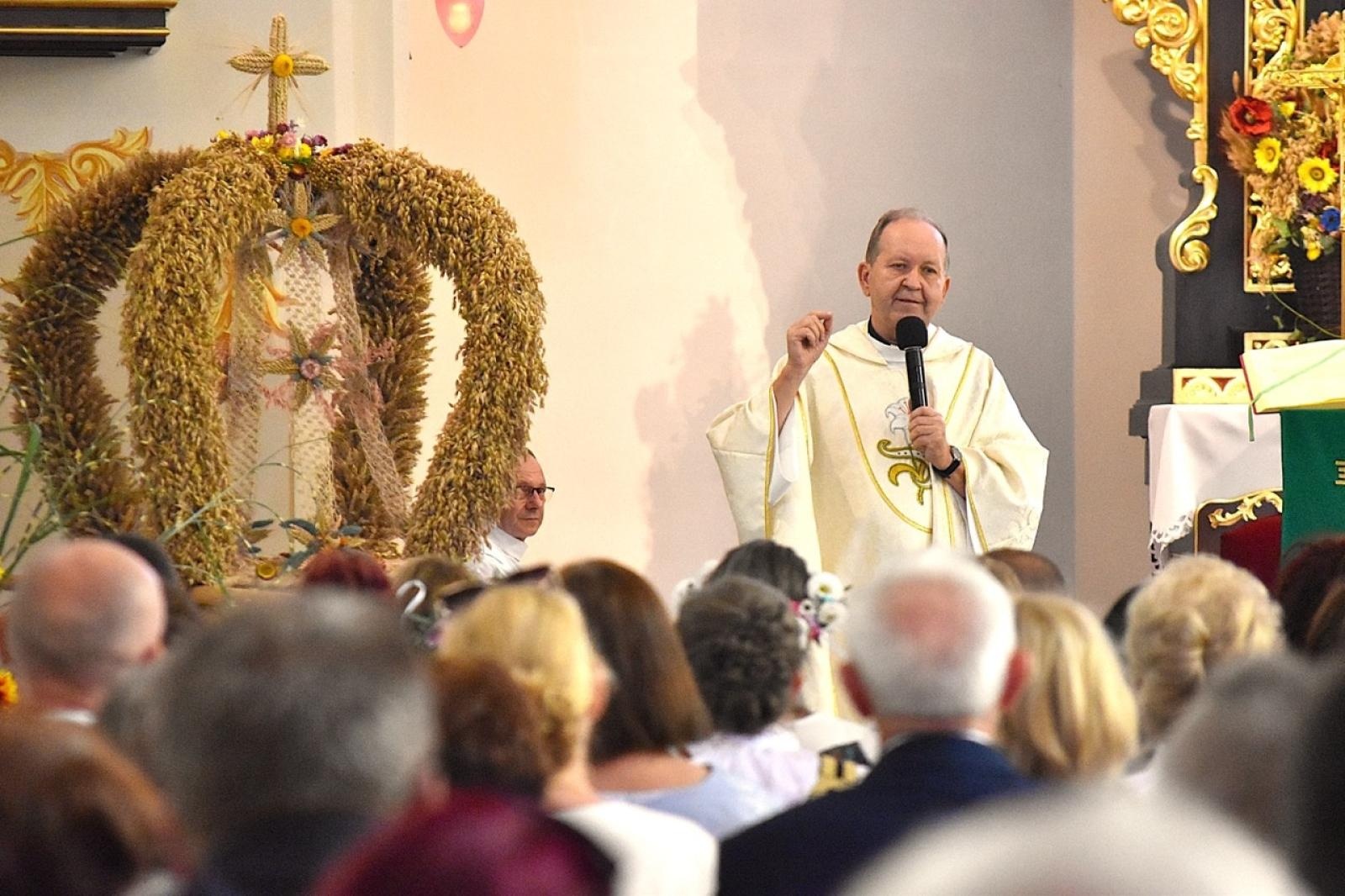 Zdjęcie w galerii na portalu naszwodzislaw.com: Godów pięknie podziękował za tegoroczne plony wiadomości z regionu